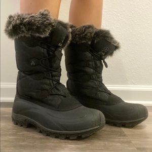 Snow boots